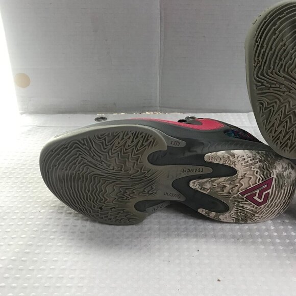 NIKE YOUTH STAY FREAKY SNEAKER SIZE 7Y - Picture 6 of 6